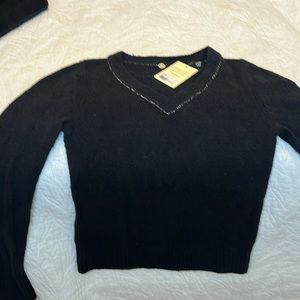 Margaret. O’Leary V-neck sweater. Size medium black